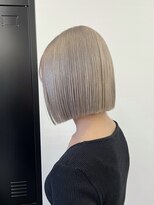 アンドシー(&C.)&nbsp;シルバーベージュ、ボブ