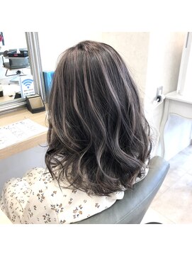 キャパ(CAPA) イメチェンホワイトブロンド外ハネボブ美髪ワイドバング１