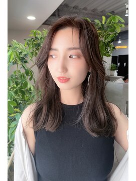 ロジ イン トゥバレー(LOWG in TOWVALLEY) 大人ナチュラルセミロング