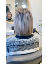 ハイク(HYKE)&nbsp;大人女性の白髪ぼかしバレイヤージュボブ