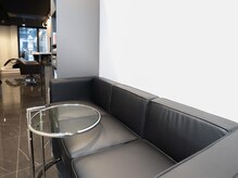 レニア(RENIA)の雰囲気(ご家族やご友人と同時のご来店でもゆったりお待ちいただけます。)