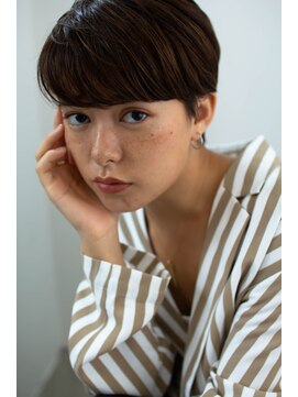 アコロン(acoron) 小顔カット＿センシュアルショート＿インナーカラー＿スパイラル