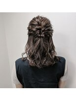 リジー(Litzy) ゆるっとハーフアップ