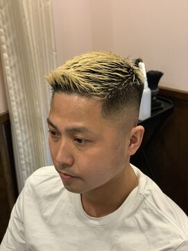 ヒロギンザバーバーショップ 丸の内店(HIRO GINZA BARBER SHOP) フェードカット × ハイトーンカラー