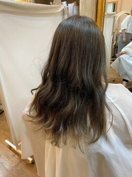 ハグエヴェック(HUG AVEC) まだ夏は終わらない（笑）ブルージュカラー！