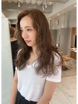 ガリカ 大名(Gallica) 細かいウェーブパーマとオリーブカラーで外国人風セミロング