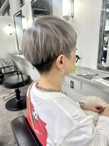 ホリー(HOLLY)&nbsp;刈り上げショート×ホワイトシルバー