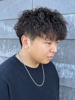 ヒュイル バイ ニアウ(Hwyl by Niau) メンズセンターパートツイストスパイラルシャドウパーマ眉毛