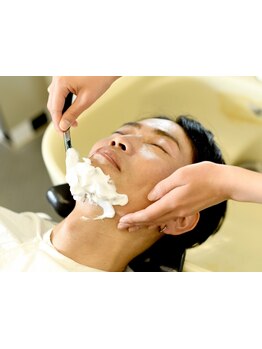 【JR鳳3分】プロのシェービングで、肌も明るく清潔感UP◎印象を左右する眉のお手入れもお任せ下さい！