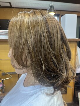 ヘアールーム ラバ(Hair room LABA) ミディアムレイヤーの外ハネボブ
