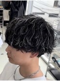 波巻きパーマ×ハイライトでストリート感溢れる男らしいヘアに◎