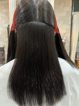 ハコ(H.A.Co) 縮毛矯正リタッチのお客様です。