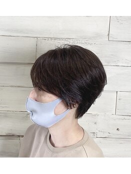 アバシュ A V A S Hの写真/いくつになっても綺麗で美しい髪を楽しみたい方へ！白髪染めだけど透明感のある艶髪が手に入る♪