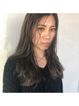 エトランジェ(Etrange) 大人小顔ナチュラルグレージュ イルミナ ハイライト 【長野】