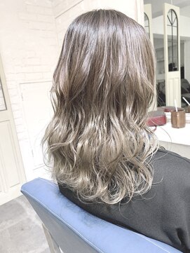 ウーロス(uros.) グレージュグラデーション