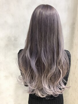 リルア 博多(LIRUA) ホワイトグラデーションカラー