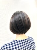 ネイビーカラー/ひし形/ショートボブ/濡れ髪/30代40代/丸み/小顔