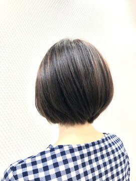 クオリス 上福岡店(QUALIS) ネイビーカラー/ひし形/ショートボブ/濡れ髪/30代40代/丸み/小顔