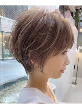 ミィ 表参道(mee.) 束間ショート　ハニーベージュ