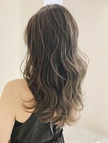 エン(eNN)&nbsp;レイヤーロング×ブルーアッシュグレー×極細ハイライト10代20代