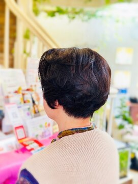 美容室 ティンカーベル ショートのパーマヘア