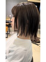 シェルハ(SHELHA)&nbsp;インナーカラー切りっぱなしボブイヤリングカラーシルバー