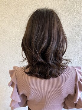 エルサフィロ キタハマ(el zafiro kitahama) 20×30×40代×似合わせカット×くびれヘア×外ハネ×ミディアム