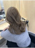 オリーブベージュ