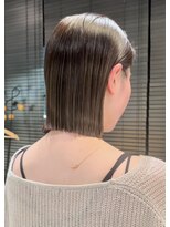 オーガニック アトリエ 大宮(organic+atelier)&nbsp;20代30代40代外ハネアッシュグレージュ肩ライン耳掛け