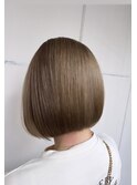 グレージュ×艶ボブ
