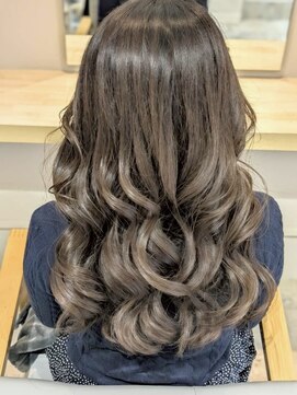 ムニ(muni) 30代40代50代人気★大人女子の透明感ハイライトレイヤーカット