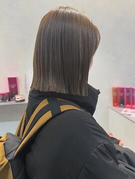 ソワ 北千住(soi) オリーブベージュ×切りっぱなしボブ×外ハネボブ