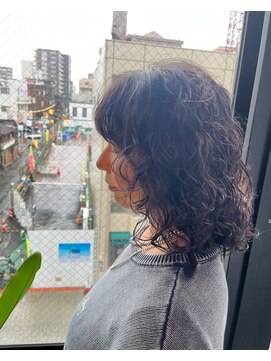 ビハインドザカーテン(BEHIND THE CURTAIN) くせ毛風パーマ×ミディアムレイヤーパーマ×プードルパーマ