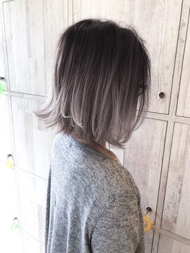 ヘアーアンドスパ フラップス(FLAPS) ホワイティプラチナグラデーション/オンブレ