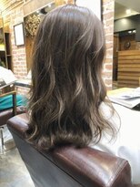 チョビー(Chobii)&nbsp;4/アッシュカラー/くびれセミディ/ヌーディーカラー/透明感/栗原