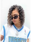 ボブヘアのスパイラルパーマ・ハイライト・前下がりボブ