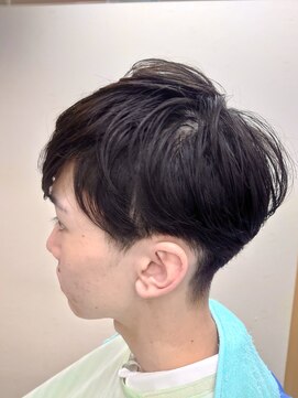 ヴェルデ シンバシ(VERDE SHINBASHI) ツーブロックバーバーマッシュ ショート ビジネスマン 学生 黒髪