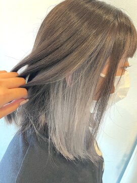 コハク(kohak) シルバーグレージュインナーカラー【kohak/natsumi】