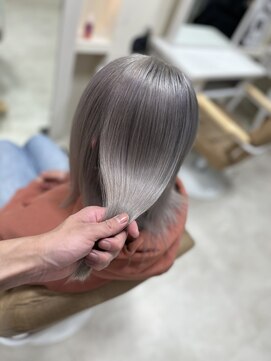 カリーナ(CARINA) ハイトーンカラー/グレーシルバー