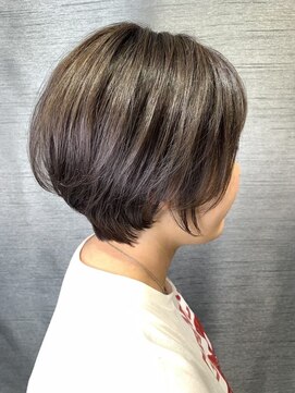 ジエクトアイロ 江坂駅前店(The Ect ilo) グレーベージュ 白髪ぼかしハイライト ショート 髪質改善