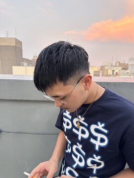 ドッグス 柏(Dawgs) Cropフェザーパーマ　サーフカール　刈り上げセンターパート