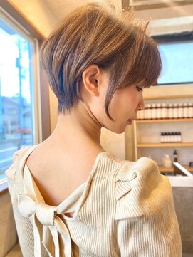 前髪あり◎大人のショートヘア/明るい白髪染め