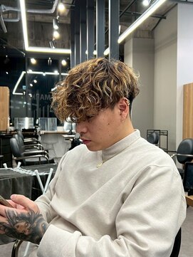 リッチブランドアンドコー(Rich Brand&Co) スペインカールスパイラルパーマツイストパーマフェード短髪