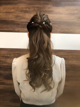 ガビーヘアルーブ(gabi hair LOOB) 飾りすぎない☆シンプルハーフアップ