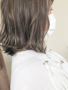 フランジェッタヘアー(Frangetta hair) 初夏の透け透けハイライトボブ