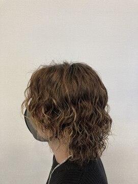 ナディアバイカリス(Nadia by charis) スパイラルパーマ|波巻きパーマ|メンズパーマ