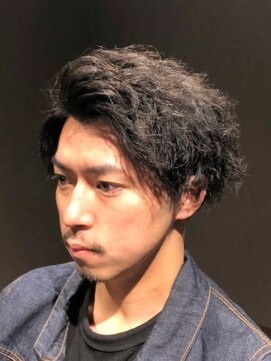 ビーダンディー(Bee dandy) ゆるめツイストスパイラルパーマ ツーブロックマッシュショート