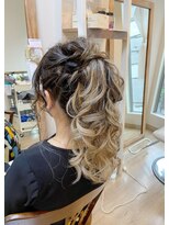ロカット サロン(Roquat Salon)&nbsp;ロングバレイヤージュポニーアレンジ【立川/浴衣/エクステ】