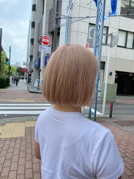 リノショアーズ 日本大通り店(RINOSHORES) 大人美人ストレートミニボブミルクティーベージュブロンド