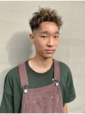 くせ毛を活かしたフェードカット+ハイライト / 井上